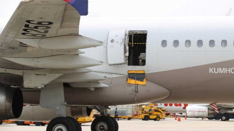 Asiana Airlines Prohibits Selling Of Some Emergency Exit Seats After - Vintage Textures - Beautiful High Resolution Collection