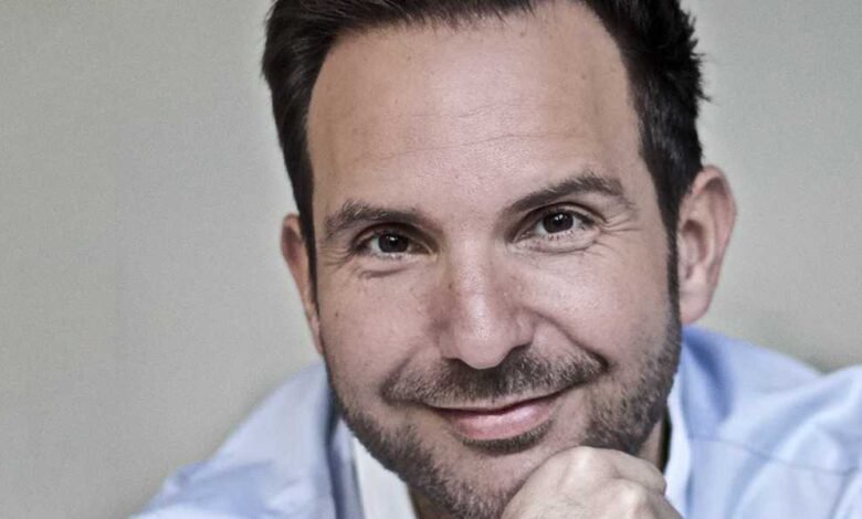 Découvrez une quarantaine de recettes illustrées de christophe michalak, chef pâtissier généreux et gourmand, champion du monde de la pâtisserie. Christophe Michalak The Best Pastry Chef Who Was Involved In A Terrible Accident Has Just Released Some New Information Opera News