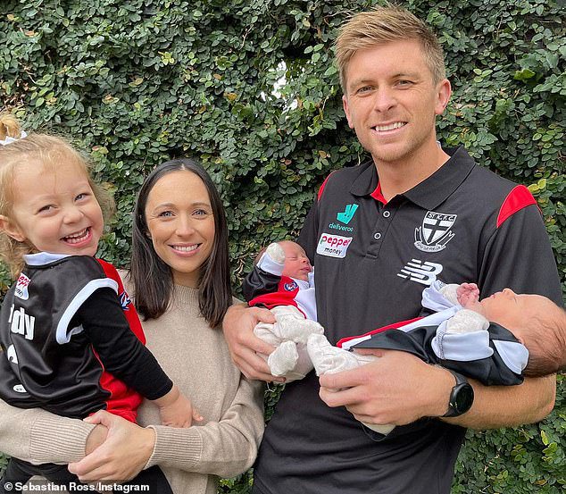 Garry peter lyon(born 13 september 1967) is a former professionalaustralian rules footballplayer and was captain of themelbourne football clubin . It S None Of Our Business Afl Great Garry Lyon Unleashes On Journalist For Shaming Two Footy Players Who Missed A Crucial Game To Be With Their Families Opera News