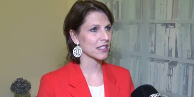 Österreichische bundesministerin karoline edtstadler zu gast im bayerischen landtag. Ovp Ermittlungen Edtstadler Will Private Chats Schutzen Opera News