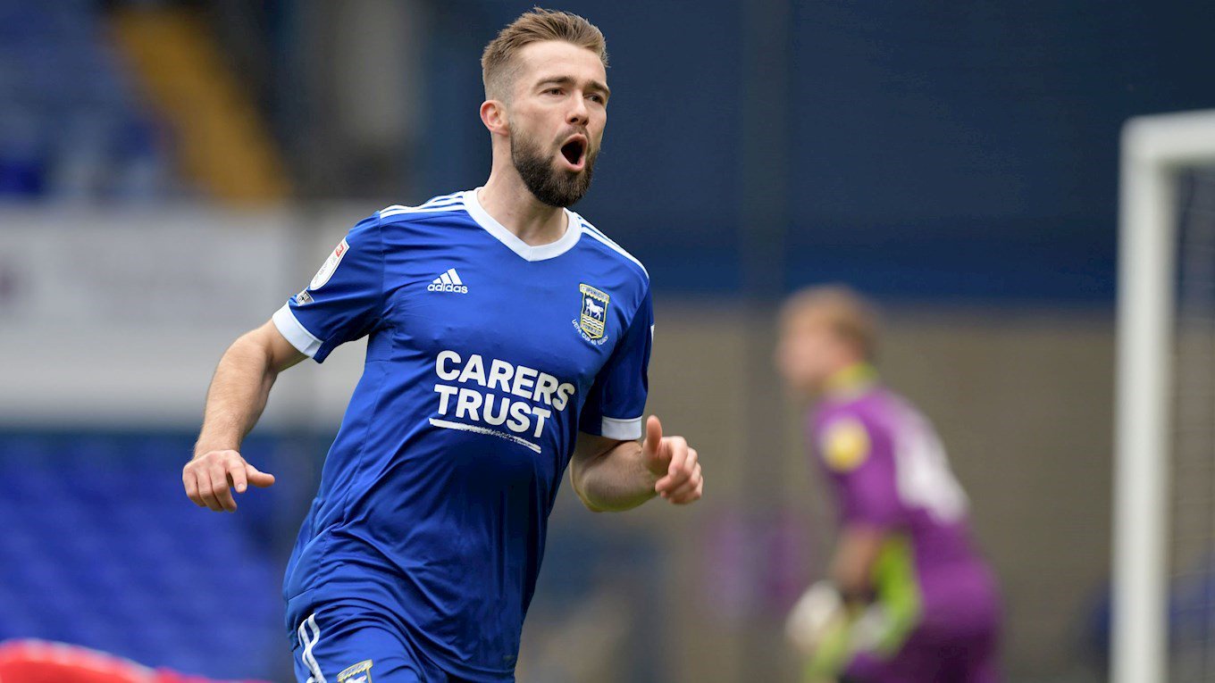 The singer, who lives in suffolk and is a tractor boys fan, has signed a … Ed Sheeran Is The New Shirt Sponsor For Ipswich Town Football Club Opera News