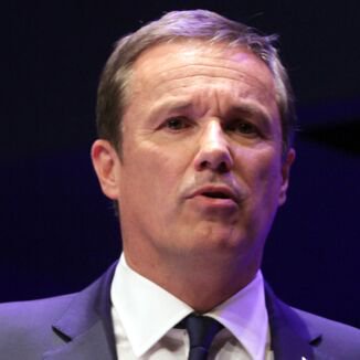 Après une campagne extrêmement difficile, le candidat de debout la france s'en est brillamment sorti, a estimé lundi la présidente du front national, . Nicolas Dupont Aignan Candidat Pourquoi Il Cache Ses Filles Victoire Et Sixtine Opera News