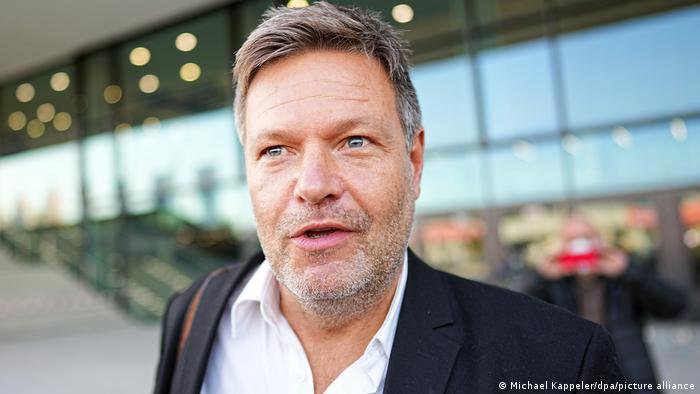 The incoming government's coalition pact includes promises to spend heavily on climate protection and infrastructure while … Allegra Spender Carla Zampatti S Daughter To Challenge Dave Sharma In Wentworth At Federal Election Opera News