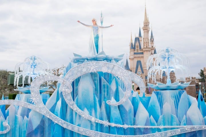 Menikmati Dunia Frozen Di Winter Event Disneyland