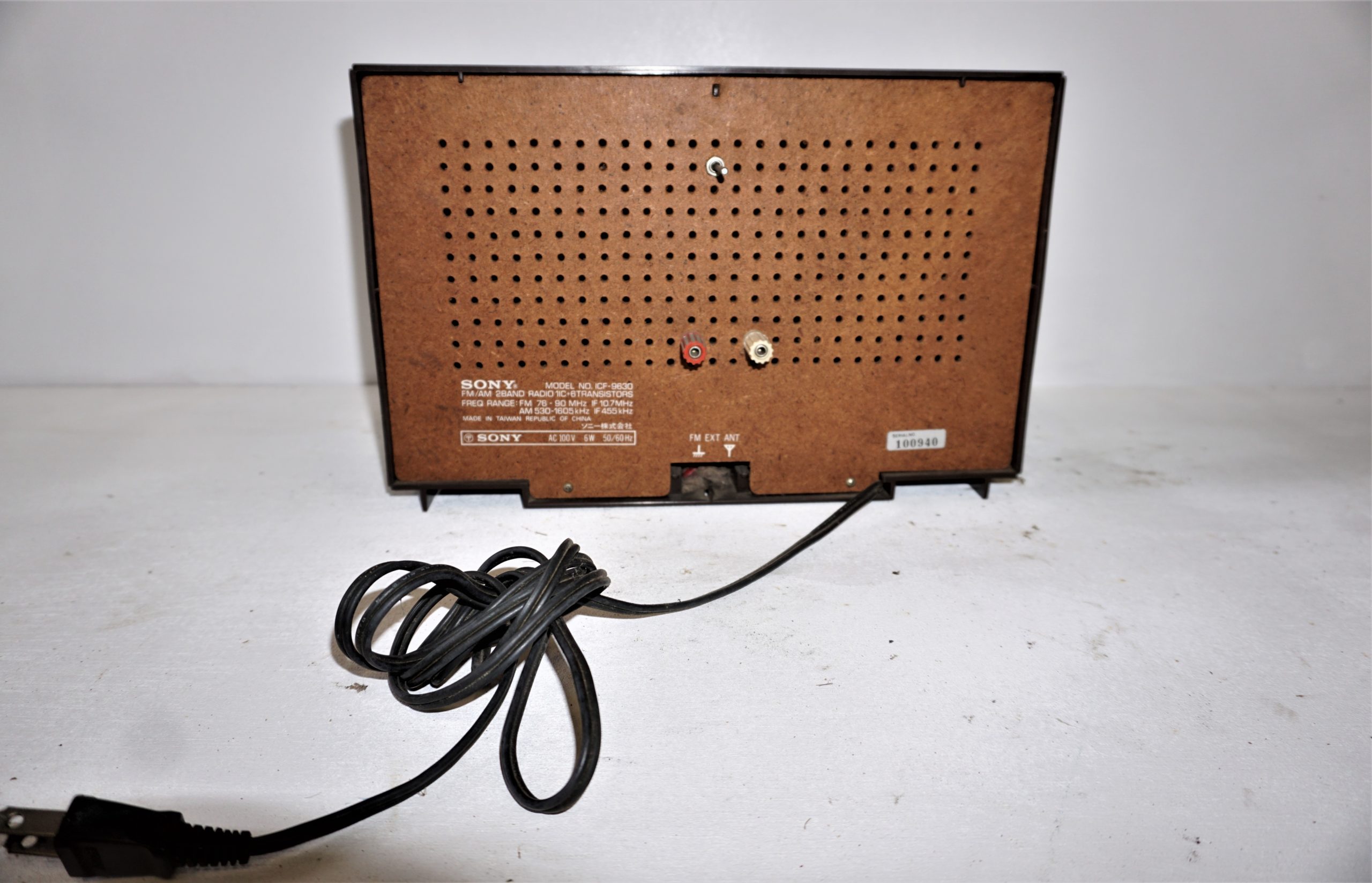昭和55年(1980年)に発売されたSONYのトランジスターラジオ