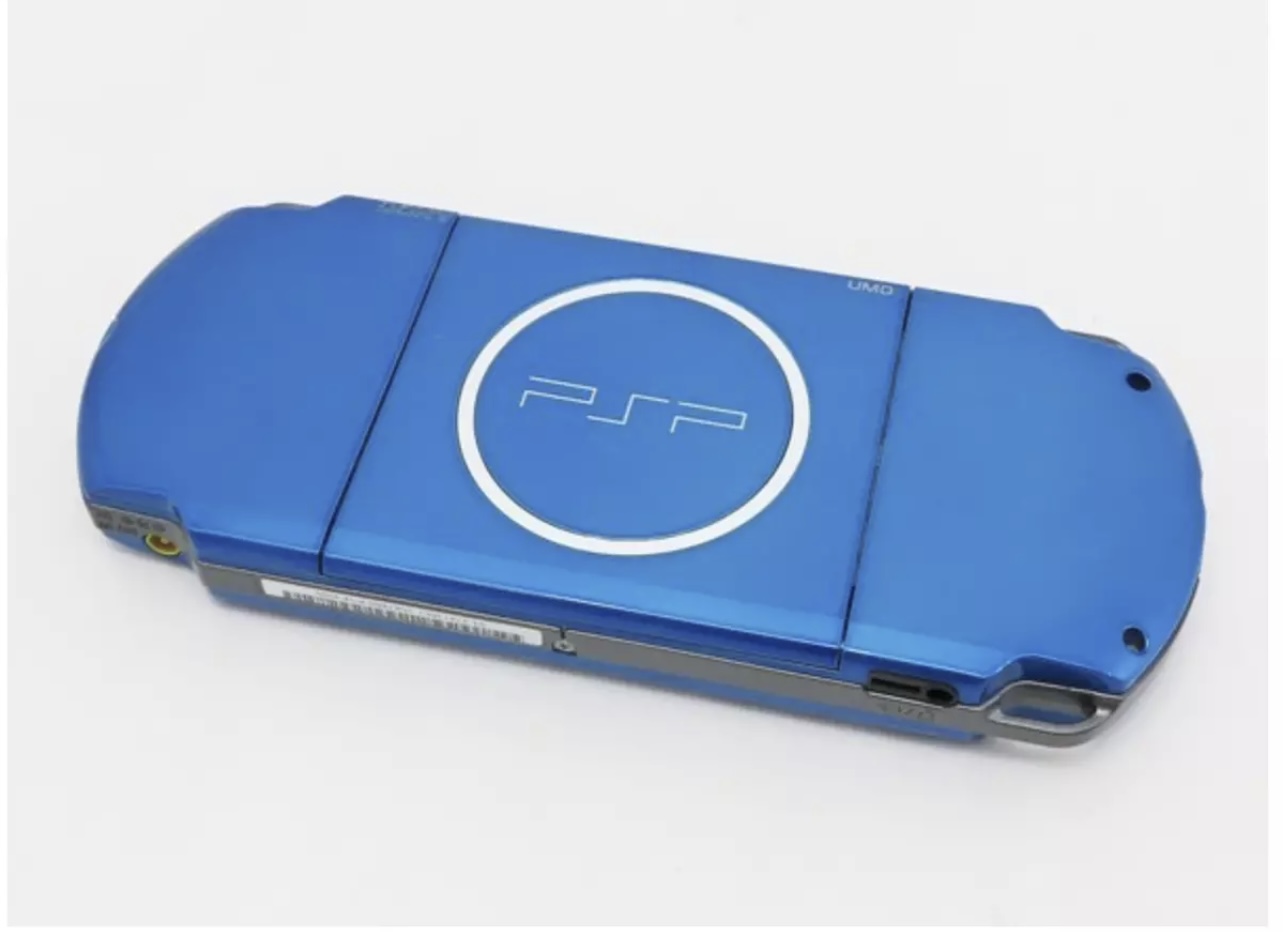 PSP 3000 Handheld Console Complete Edition + 128GB Memory Card