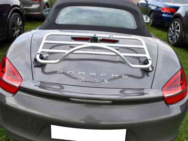 porsche 981 gris foncé avec porte-bagages en inox