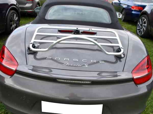 porsche 981 gris foncé avec porte-bagages en inox