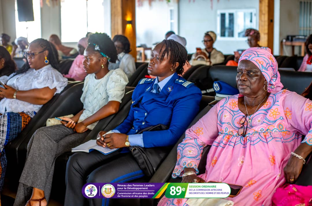 Participants from institutions and civil society during the dialogue.