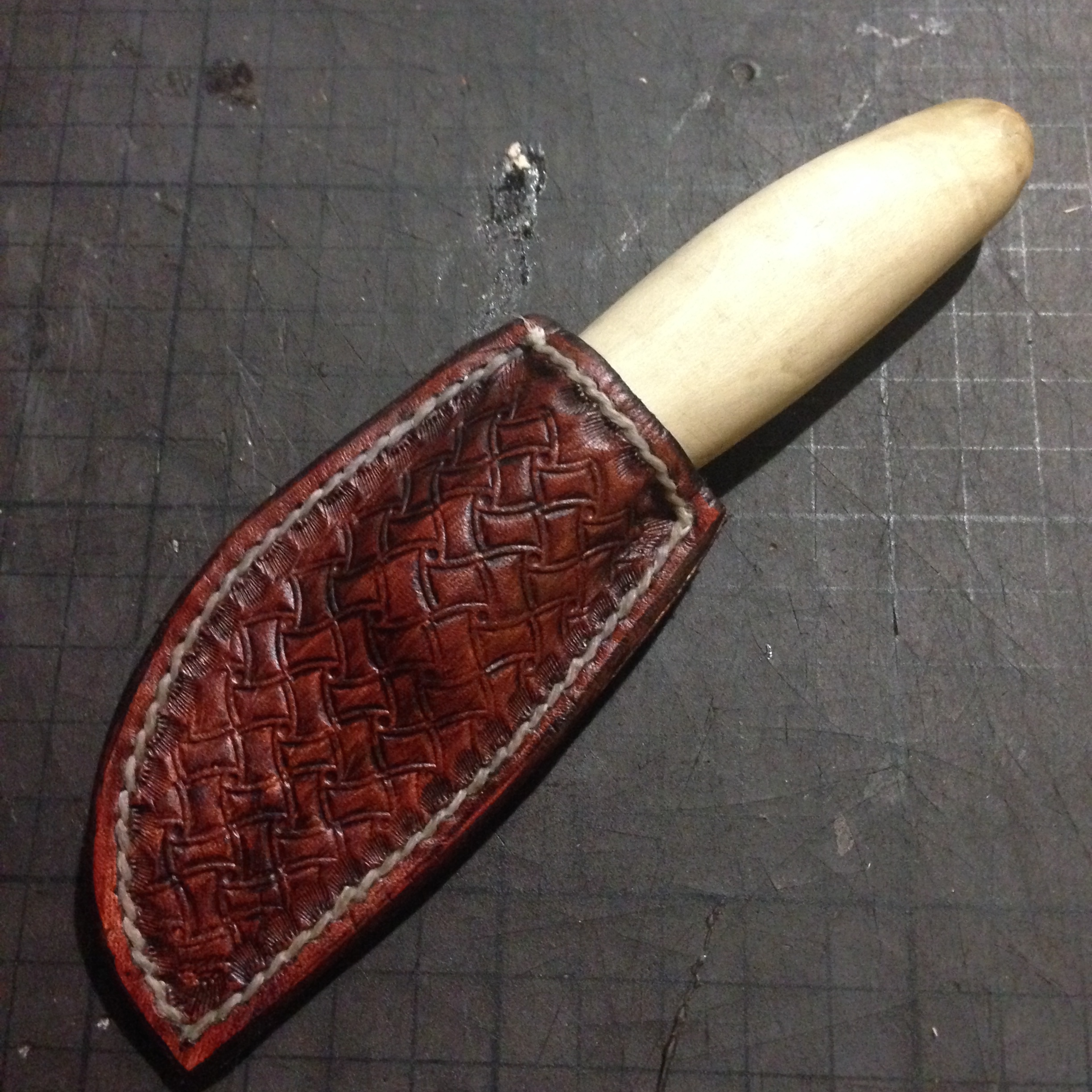 Etui pour mini mora, ideal pour la découpe du cuir