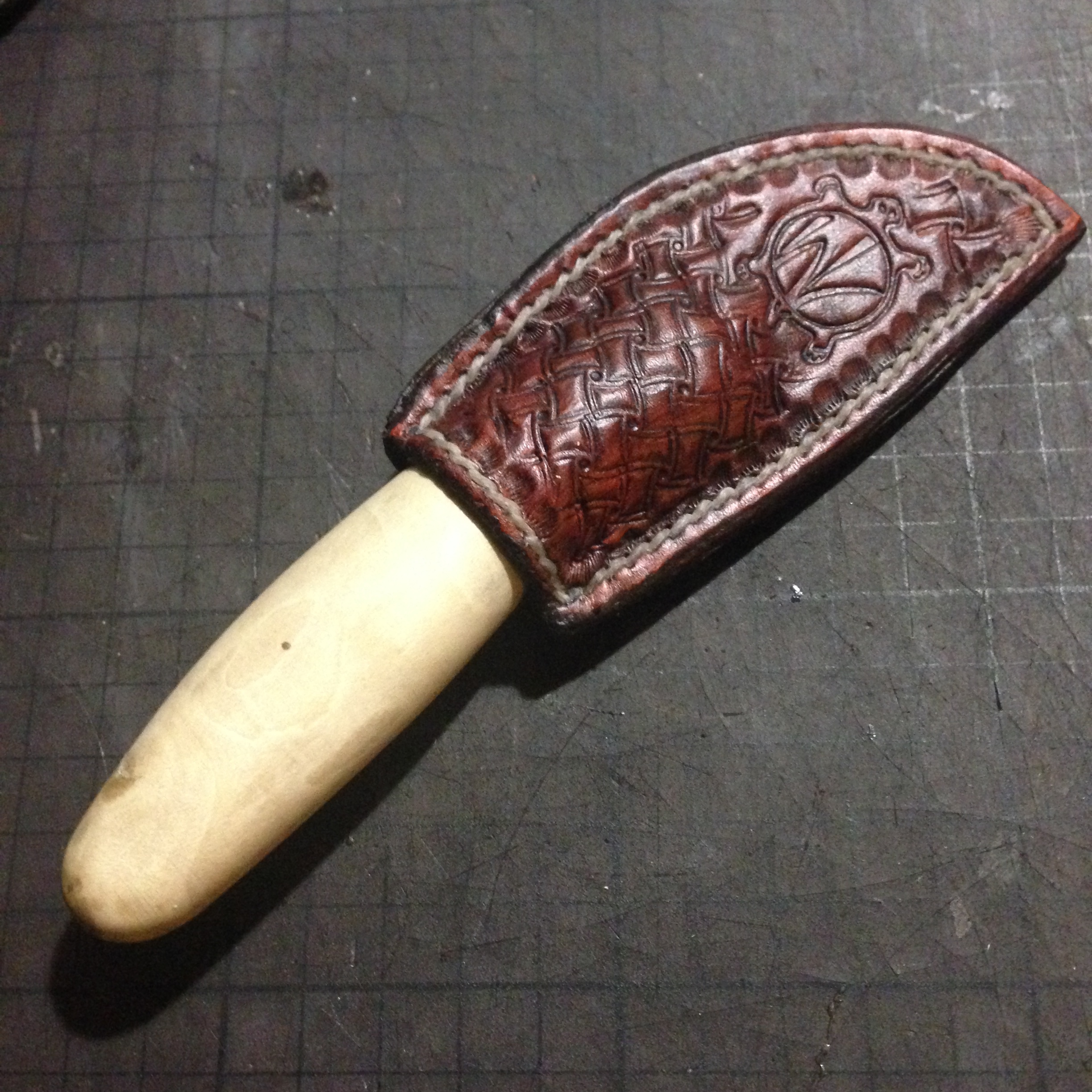 nouvel etui de mora Carving