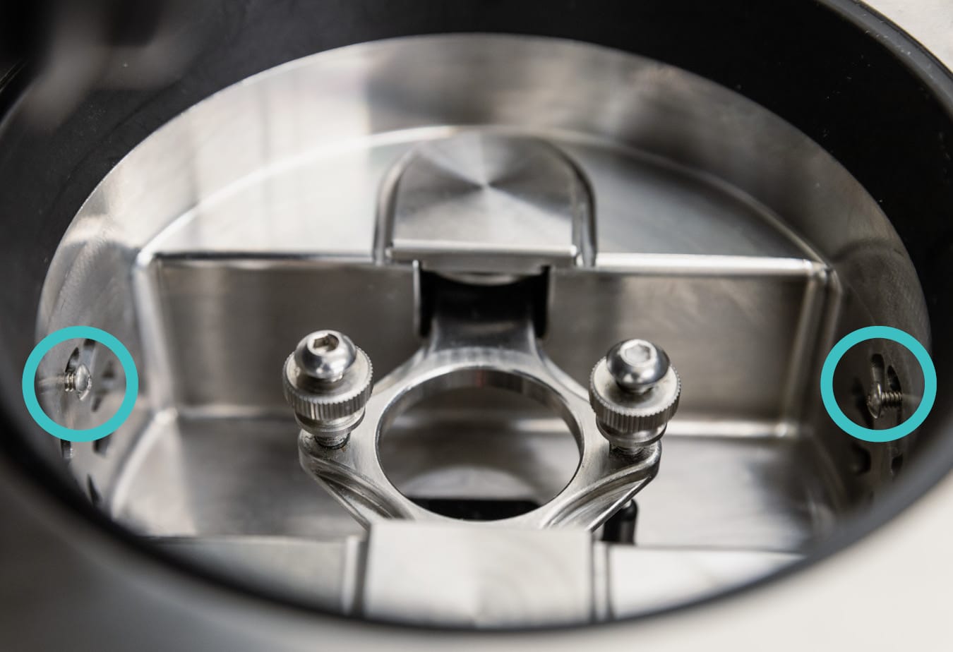 Closed vents on ElastoSens™ Bio chamber to block air circulation in Bio Mode.
