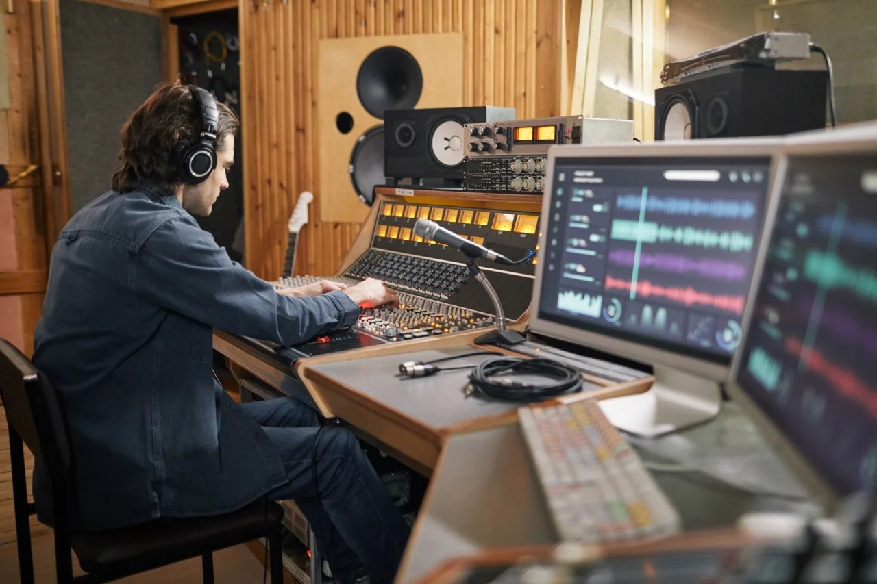 Building Home Studio For Music Production, Computer for music production, headphones, beats, speakers, microphones, acoustic, Midi Keyboards.