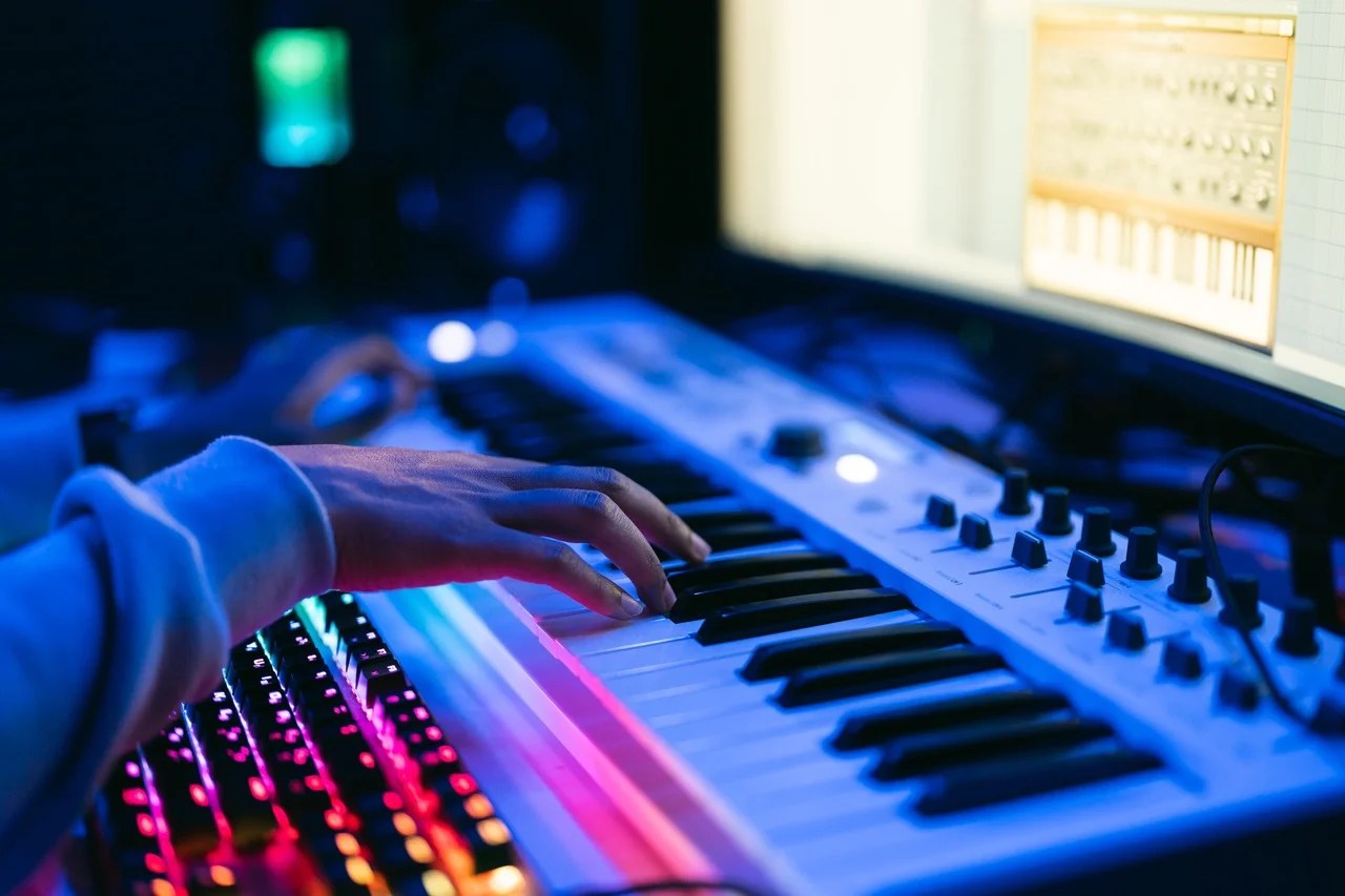 DAW for EDM, Digital Audio Workstation for electronic music production, all you need to know about