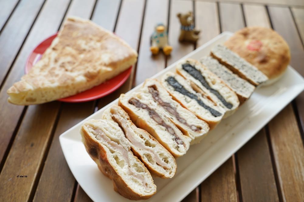 台中不一樣饅頭店 CP值超高的銅板美食 餡餅 燒餅 槓子頭 烤饅頭 台中醫院旁 近樂群街