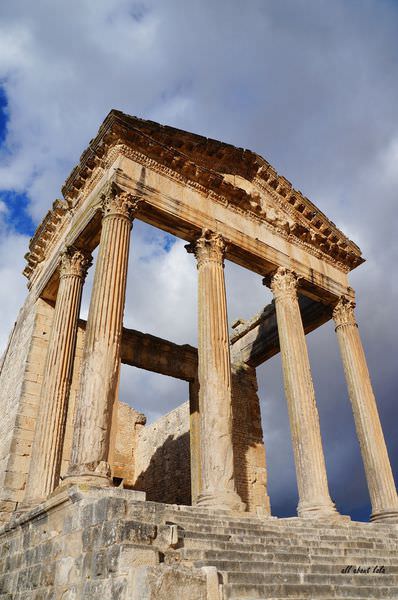 突尼西亞 Day3(下) 杜加古城Dougga Capitol大神殿 入住開羅安La Kasbah泳池飯店