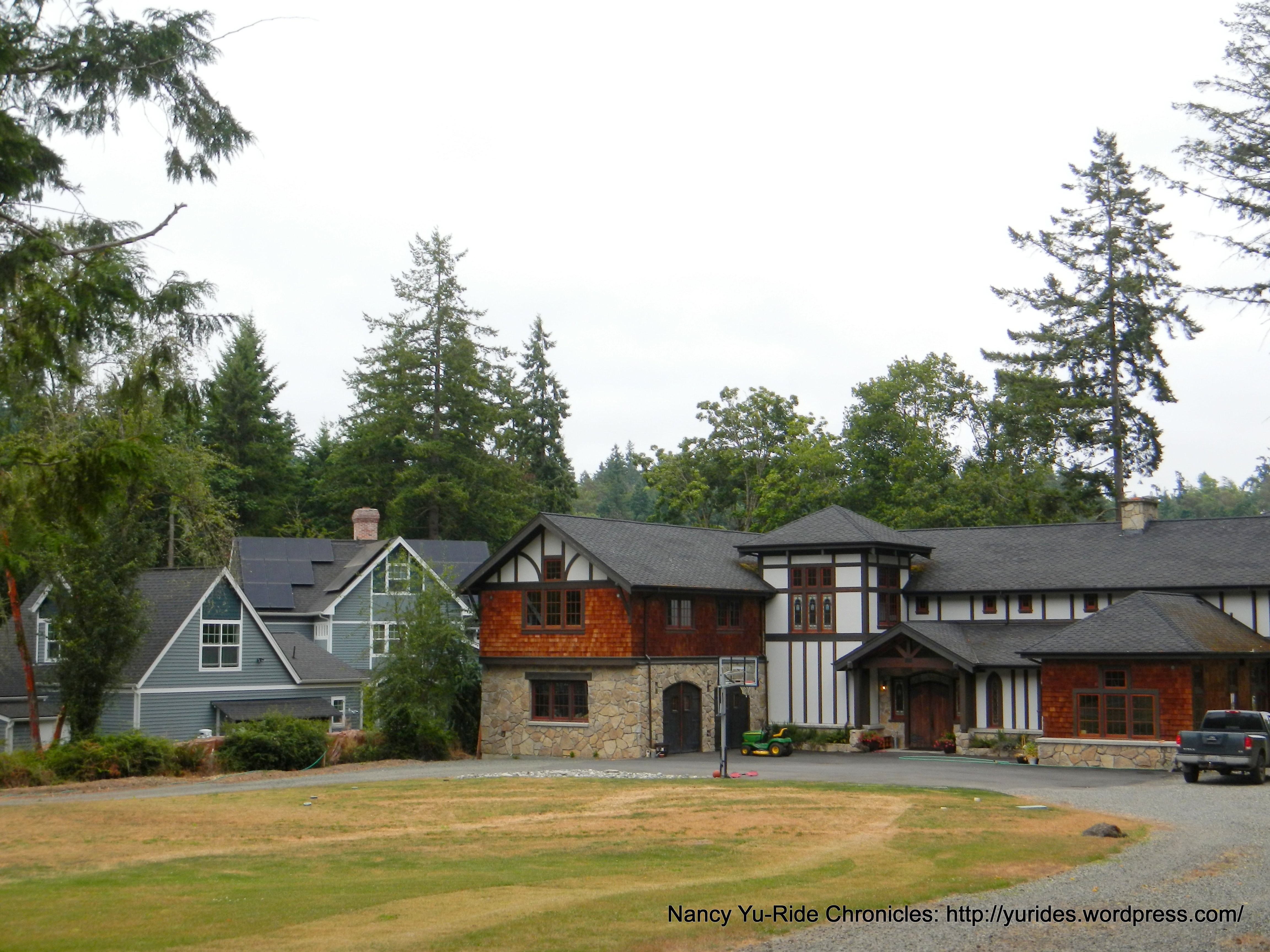 estate homes along Country Club Rd