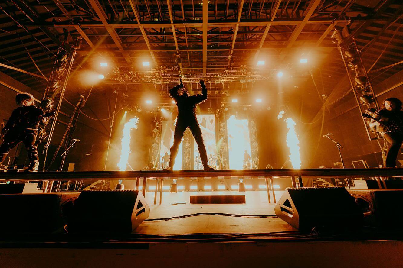 Falling In Reverse、大盛況のThe Popular Monstourから「Watch The World Burn」のライブ映像を公開