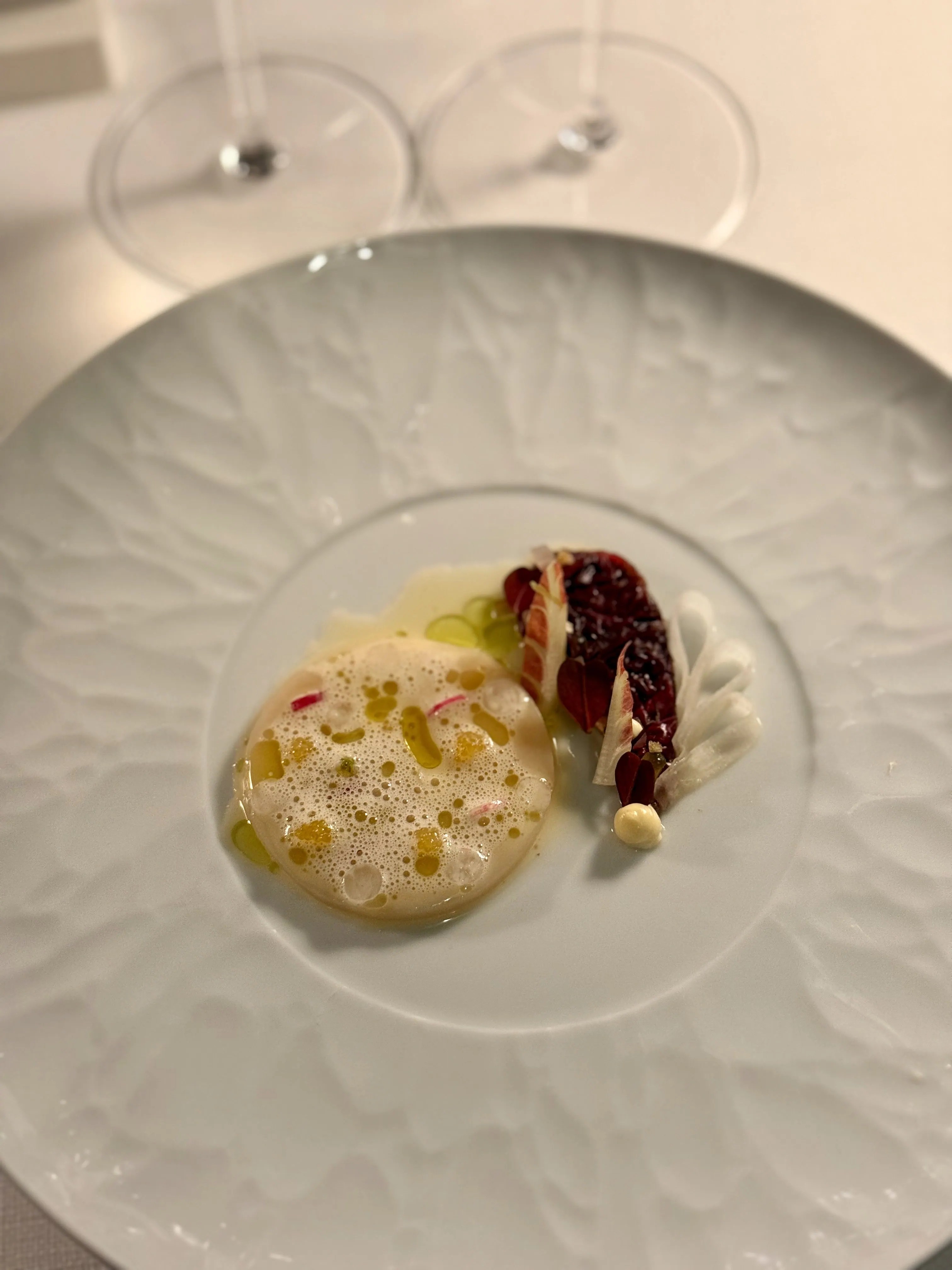 Zilte: Kammusling, daikon, radicchio og gedderogn