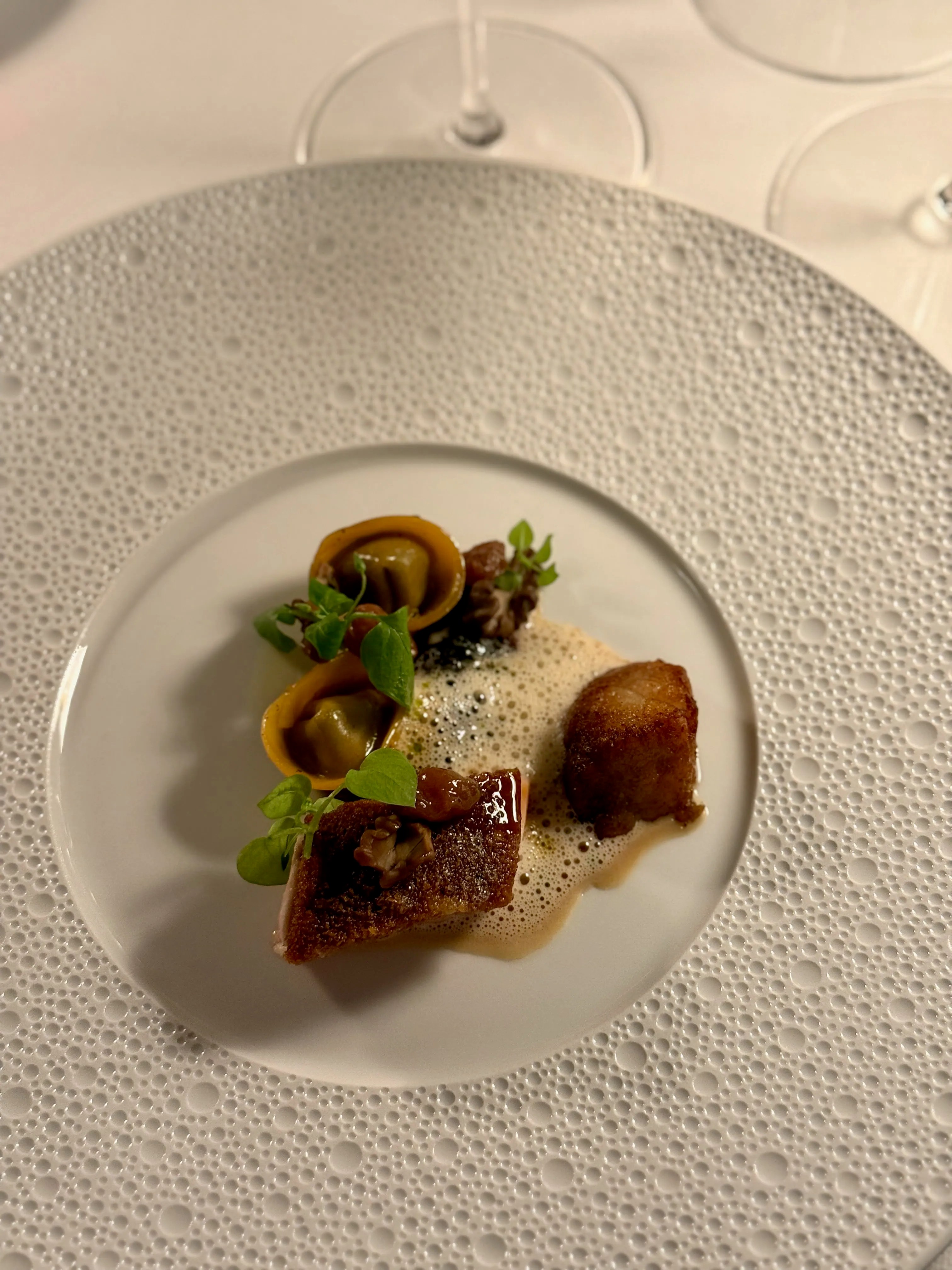 Zilte: Perlehøne, brissel, valnød, Gruyère og Vin Jaune