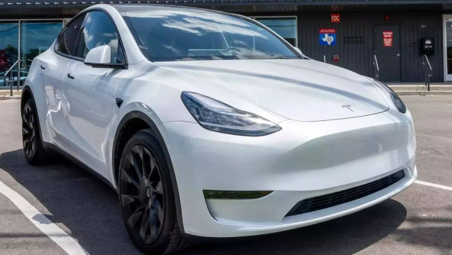 Rivian-vs-tesla (1) Rivian vs tesla 1