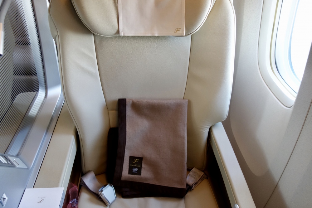 JAL ファーストクラス ブランケット www.poltekkes-bsi.ac.id
