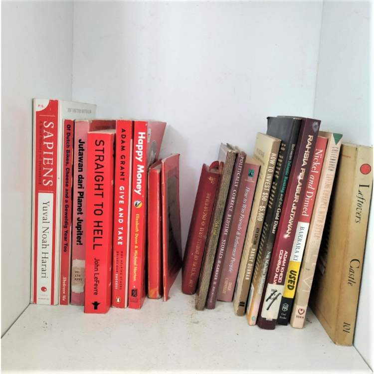 whats on my bookshelf