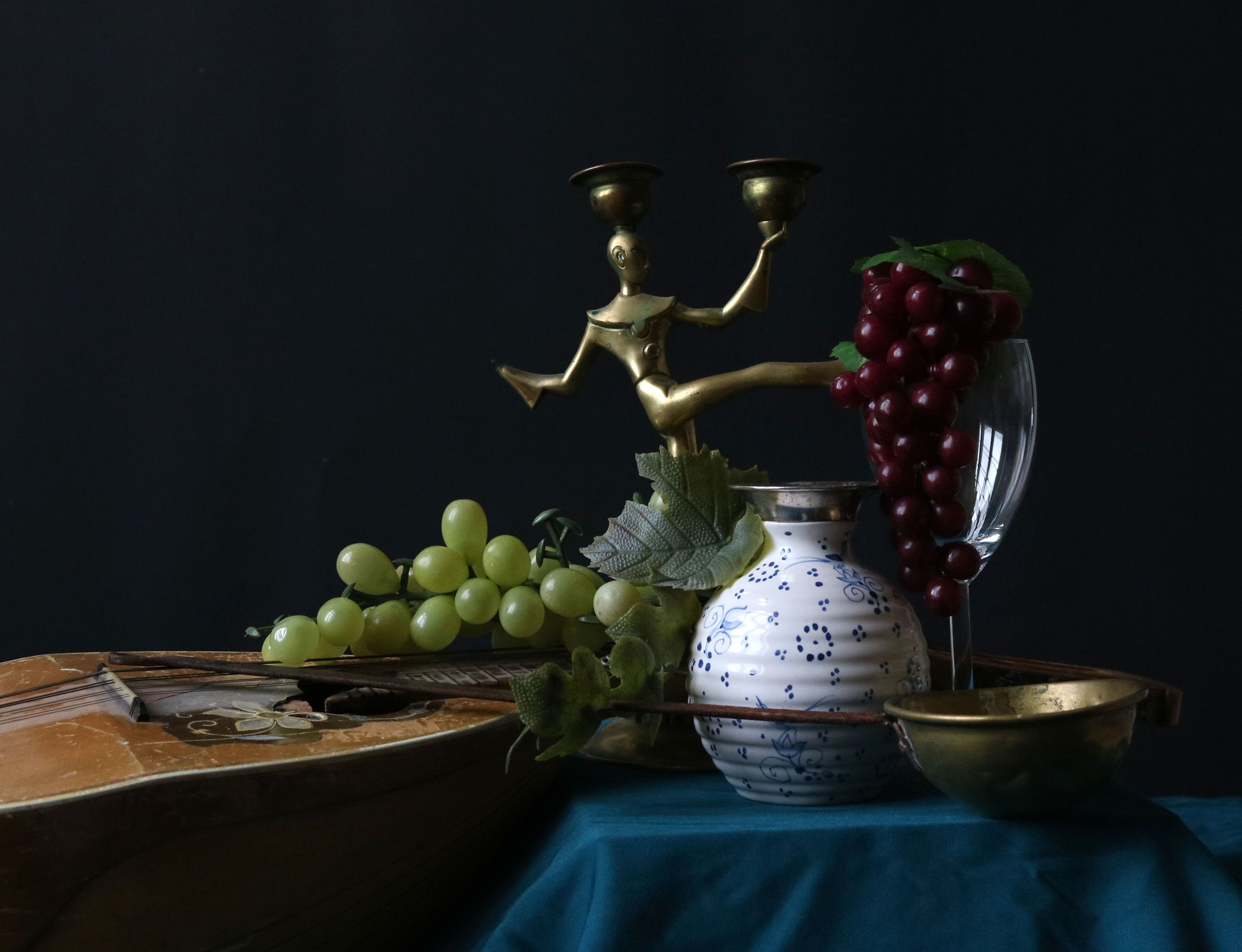 Tobias: Vanitasstilleben mit Vase und Laute