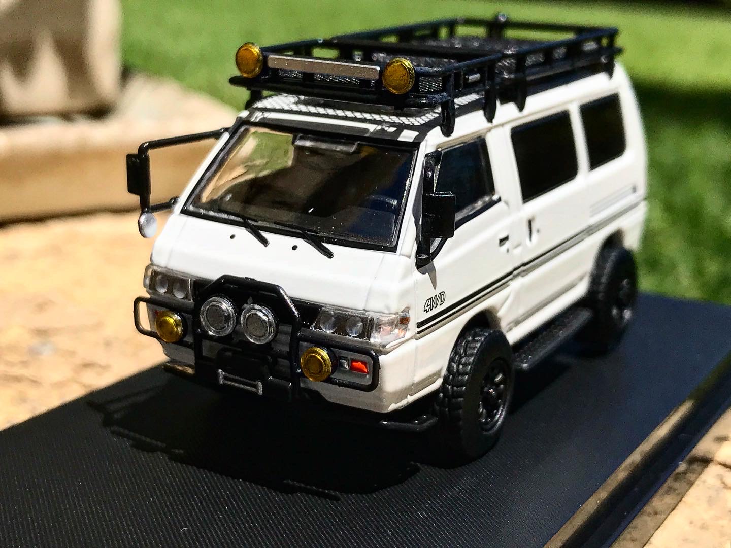 ミニカー Autobots models DELICA 1/64 Autobots Mitsubishi Delica 1/64 scale. Diecast Car model