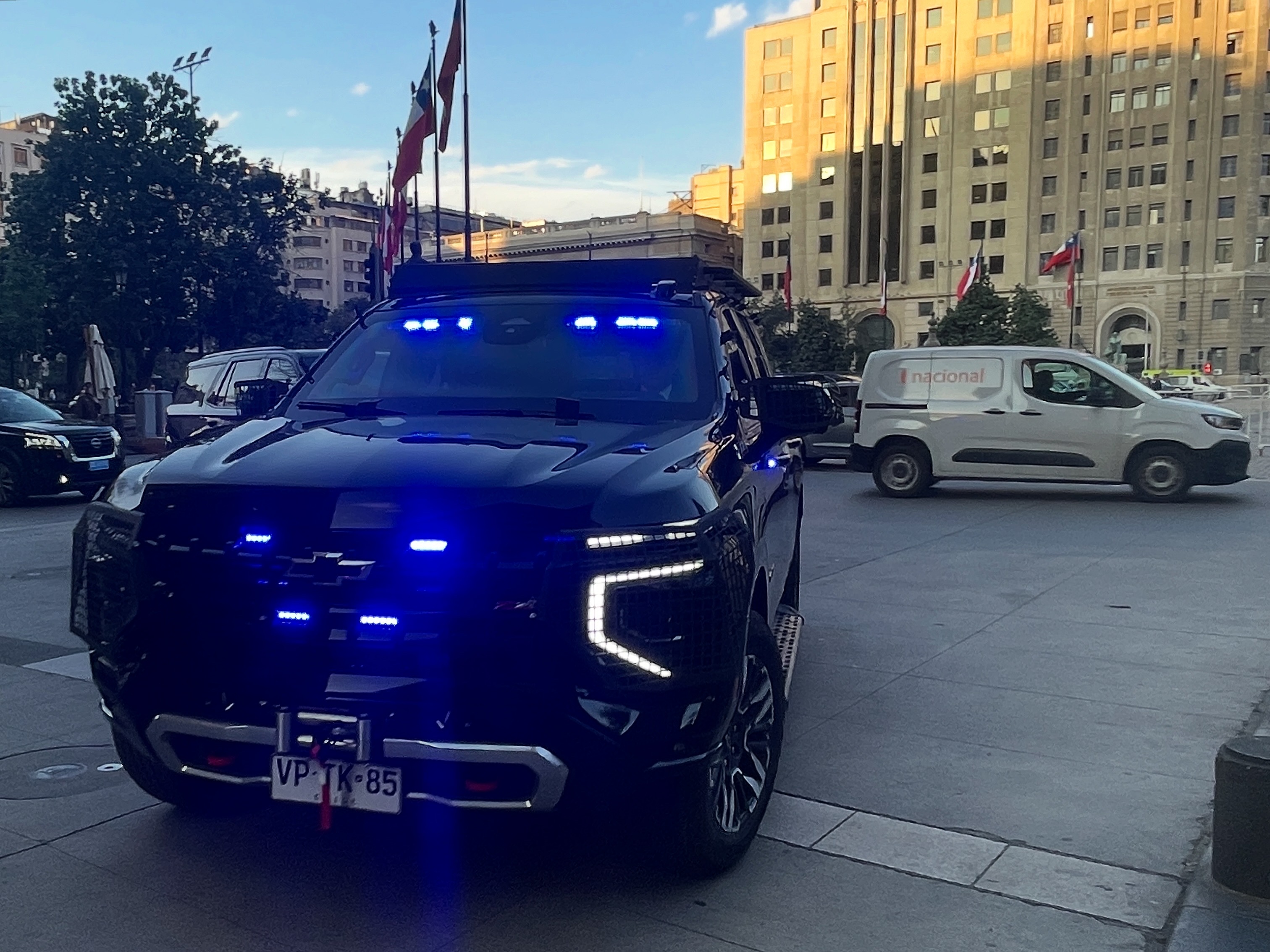 Nuevas Chevrolet Tahoe de la PDI, con delegación de El Salvador