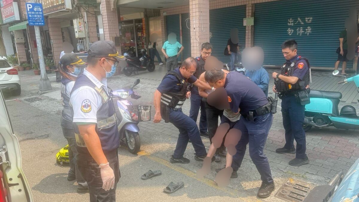 高雄小港國小籃球場驚現男子持未開封神明寶劍閒晃 精神狀況不佳送醫