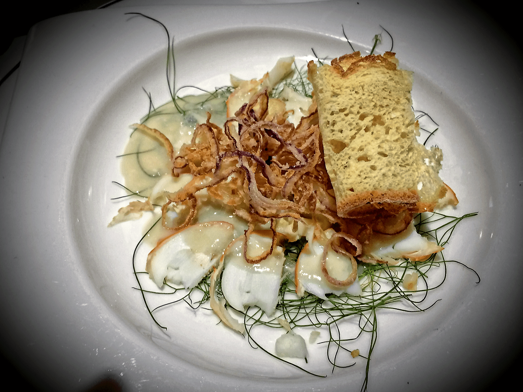 Carpaccio di Aragosta con Gorgonzola e Tropea croccante