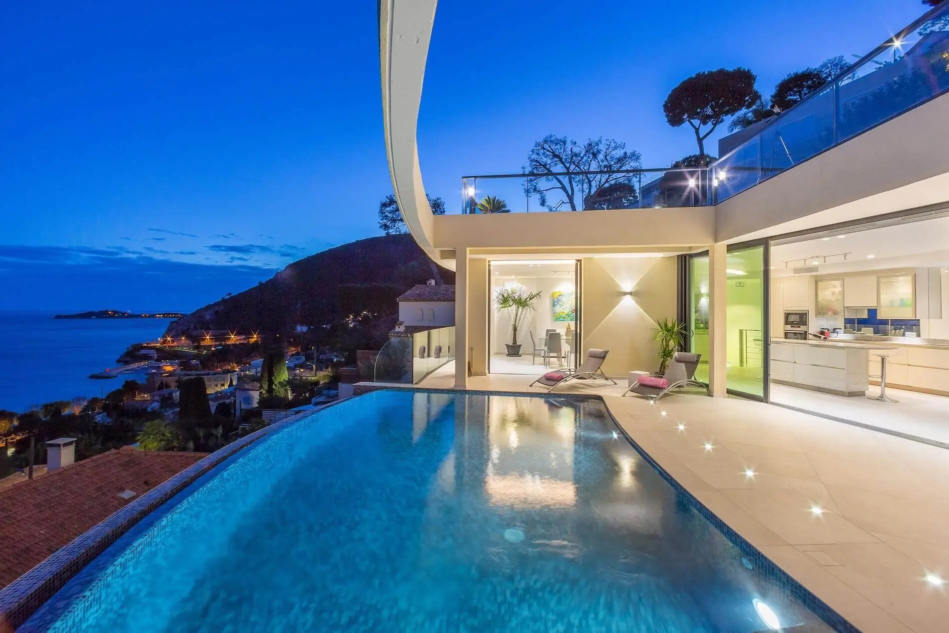 Rental villa in Èze