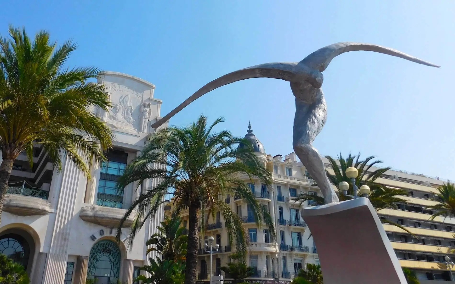L’Ange de la baie sculpture in Nice - photo © Marcus Gualberto