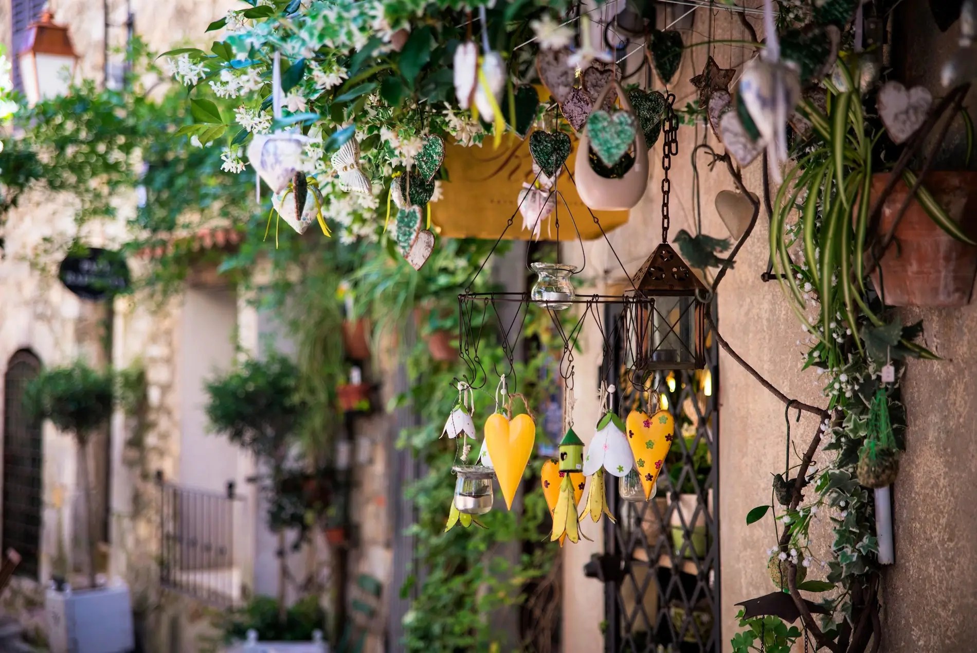 AMBIANCE-RUELLE-Ville-de-Mougins-JGuido