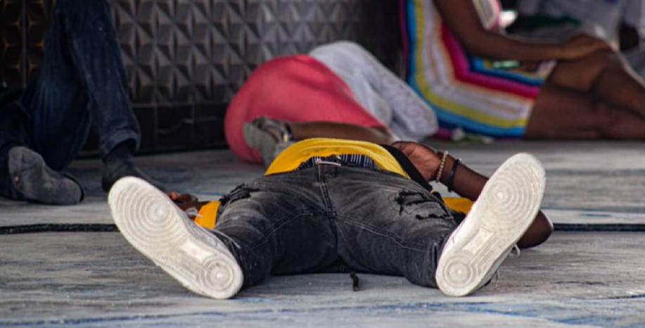 Haïti : Après le massacre des fidèles , le chef de gang de Canaan s’affiche comme un soi-disant bon samaritain