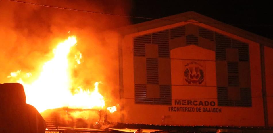 Incendie au marché de Dajabón : Des dégâts importants enregistrés, selon les premières estimations