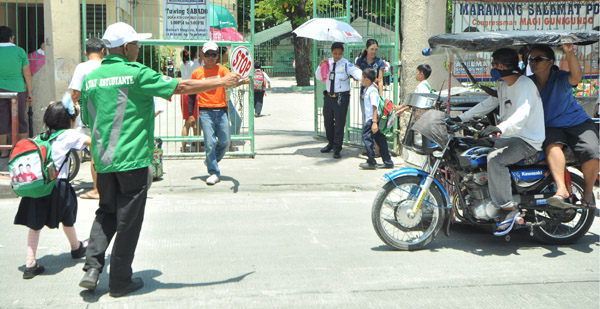 Traffic Aides ipahamtang sa mga eskwelahan