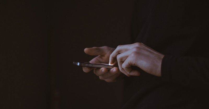 5 Dahilan kung bakit sinisira ng cellphone mo ang relasyon niyo