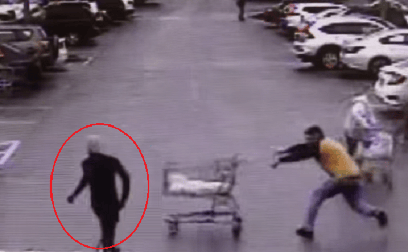 PANOORIN: Lalaki, pinigilan ang shoplifter na hinahabol ng mga pulis gamit ang grocery cart