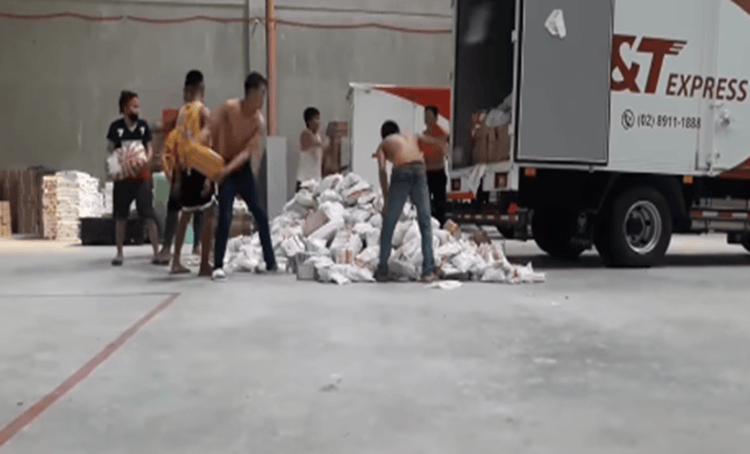 VIRAL: Mga parcel na ide-deliver, hinahagis na parang laruan sa truck