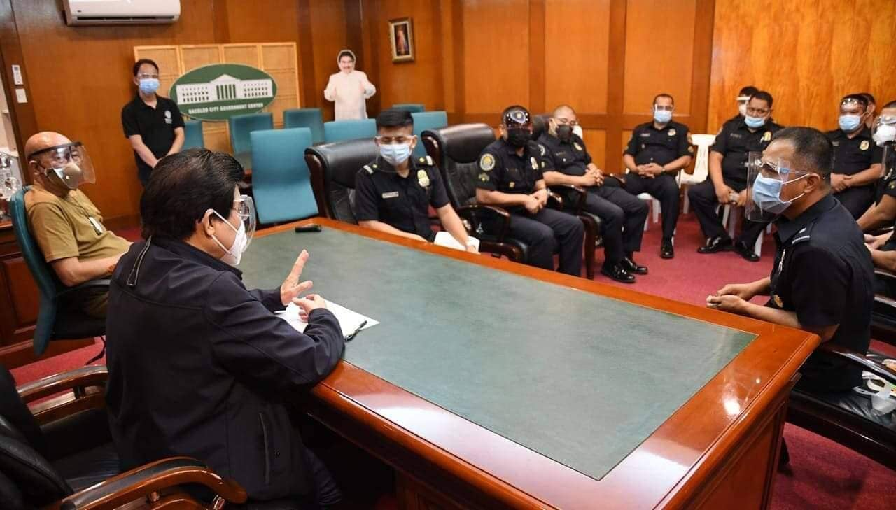 Bag-o nga hepe sang Bacolod City Fire station nag presentar sang accomplishment sang BCFS
