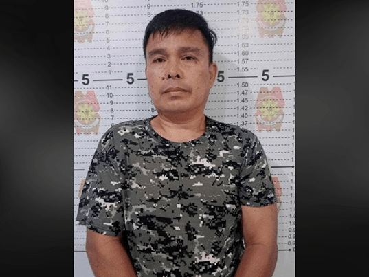 Anay pulis nga nalakip sa national most wanted persons list, dakup sa syudad sang La Carlota