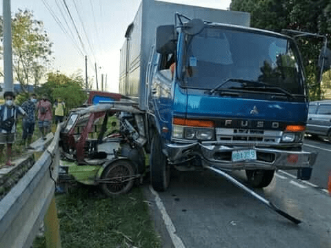 Traysikol aksidente nakabunggo sa truck sa banwa sang Manapla, drayber pilason