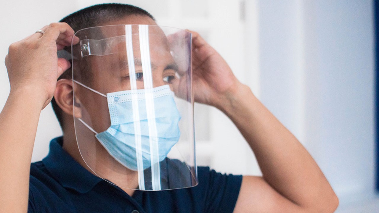 Paggamit ng face shield, pinapahinto na ng isang kongresista