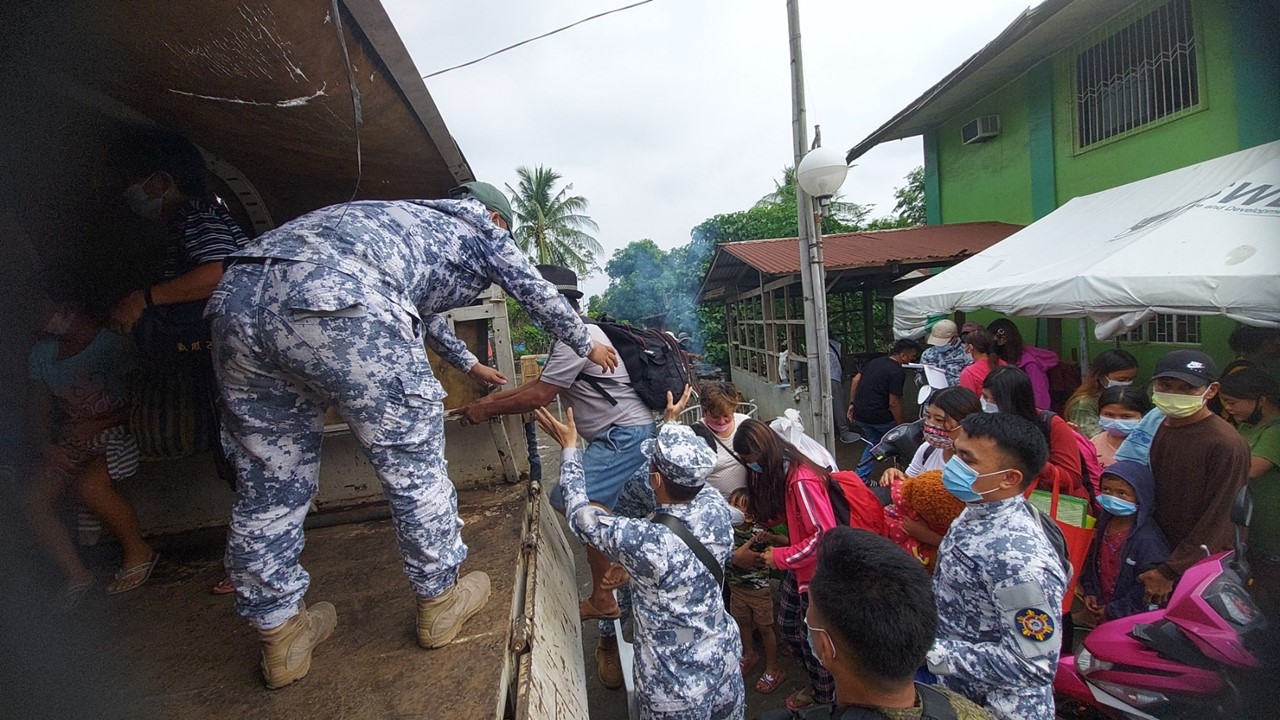 Forced evacuation, pinatutupad na sa isang barangay sa Laurel, Batangas kaugnay ng pag-alburoto ng Bulkang Taal