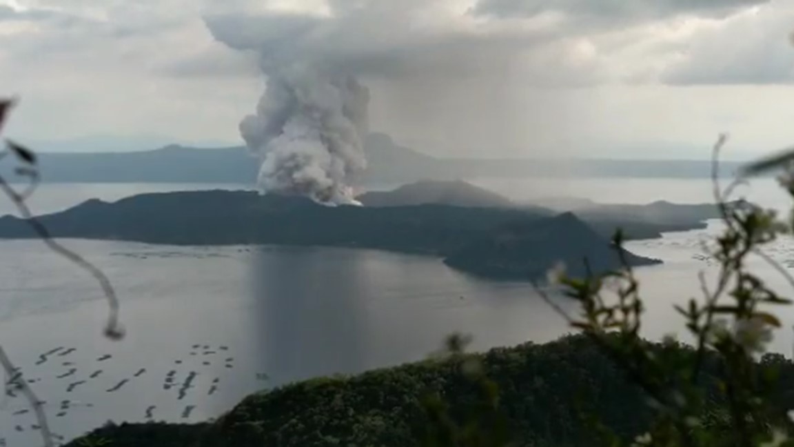 Pag-aalburoto ng Taal, posibleng makaapekto sa flights, pagdating ng bakuna, at ekonomiya