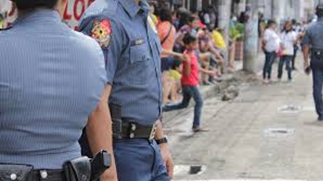 19 na pulis Maynila, sinibak dahil sa pangingikil