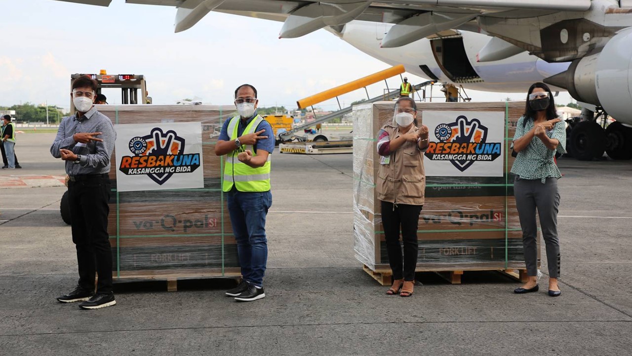 1,363,300 doses ng Moderna vaccines, dumating na sa NAIA 1