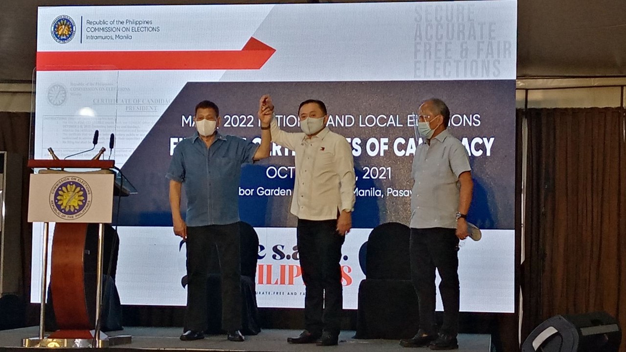 Pangulong Duterte, umatras na sa pagtakbo sa 2022 election at pormal nang magreretiro sa politika; Sen. Bong Go, pormal nang naghain ng COC bilang kapalit ng pangulo sa vice-presidential race